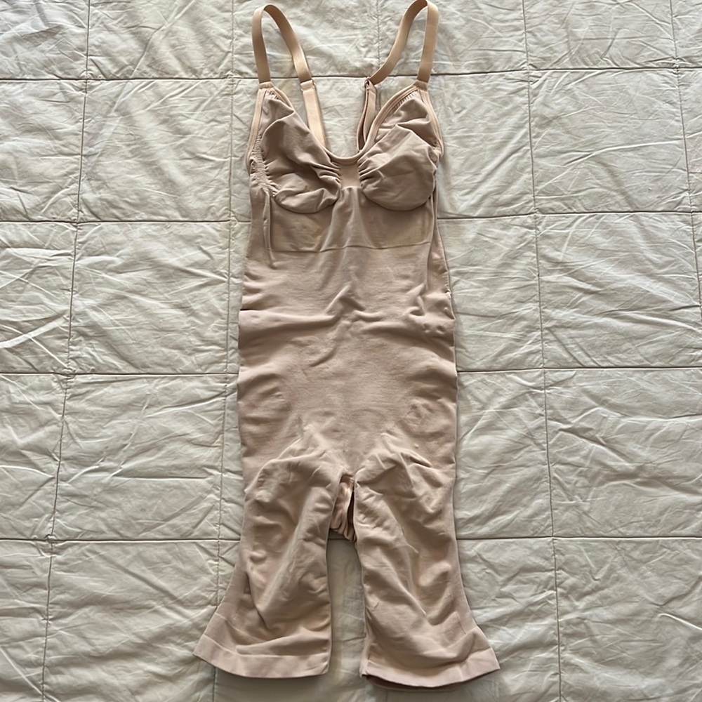 SKIMS Nude/Tan Sculpting Bodysuit Shapewear